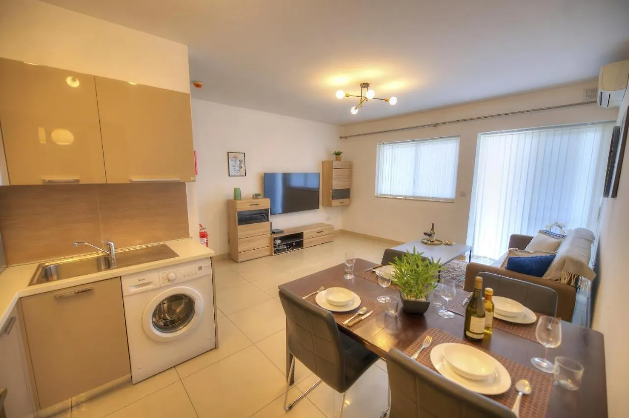 Centrally Located And Tastefully Furnished One Bedroom Apartment Ckni1-1 Gzira