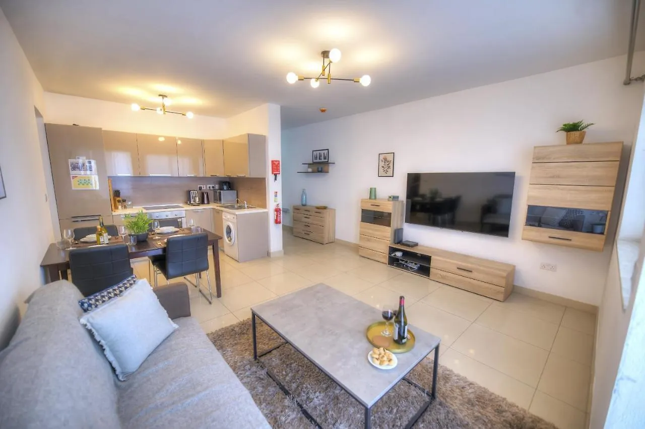 Centrally Located And Tastefully Furnished One Bedroom Apartment Ckni1-1 Gzira