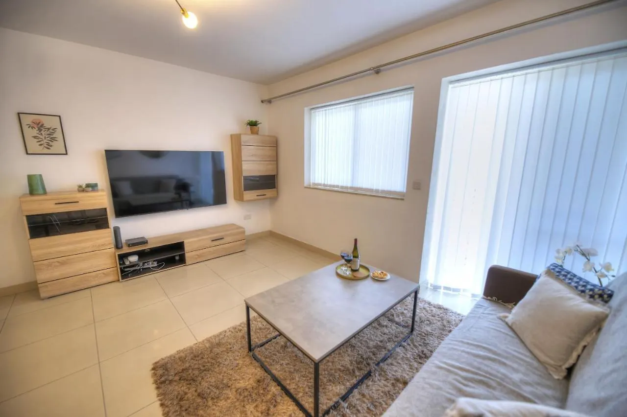 Centrally Located And Tastefully Furnished One Bedroom Apartment Ckni1-1 Gzira