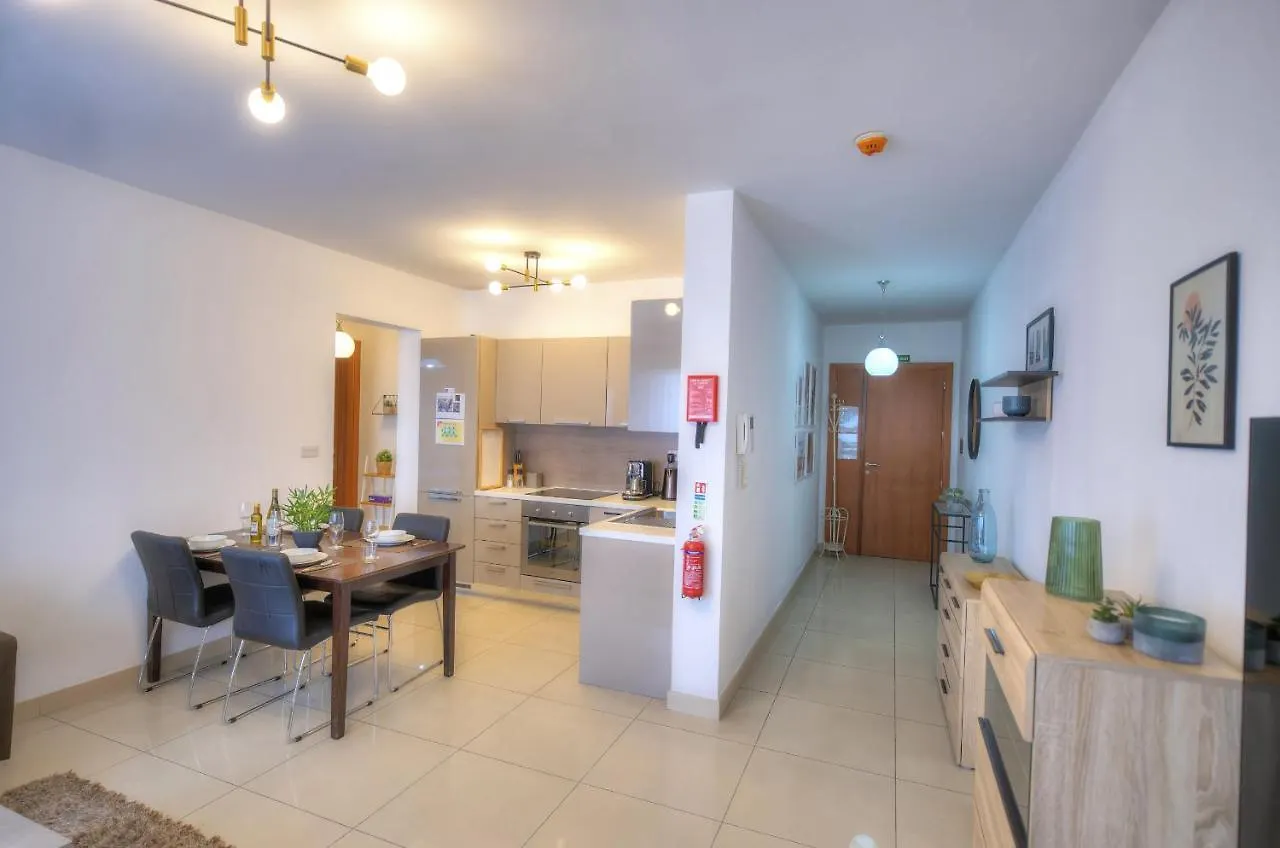 Centrally Located And Tastefully Furnished One Bedroom Apartment Ckni1-1 Gzira