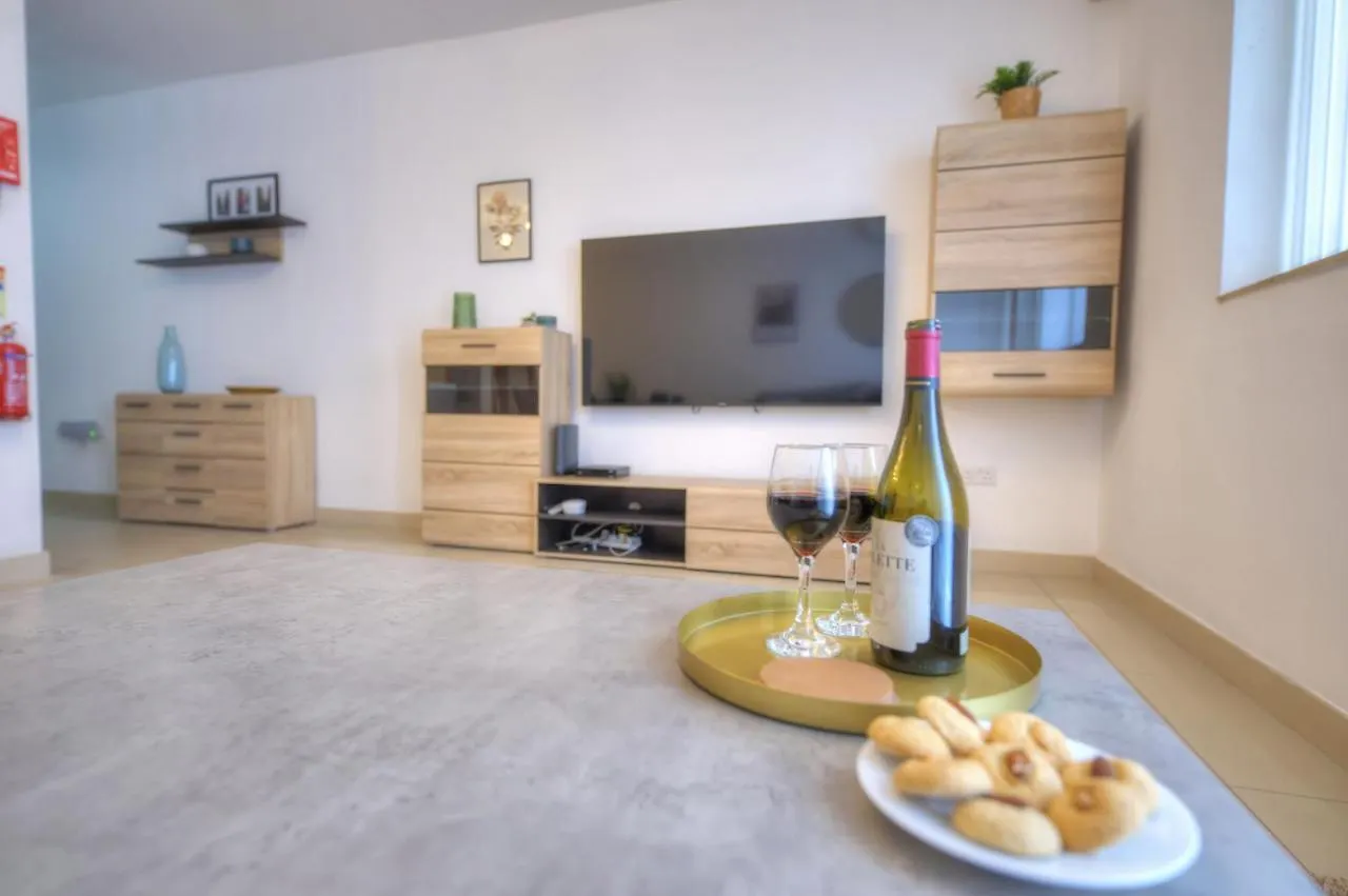 Centrally Located And Tastefully Furnished One Bedroom Apartment Ckni1-1 Gzira 0*,  Malta