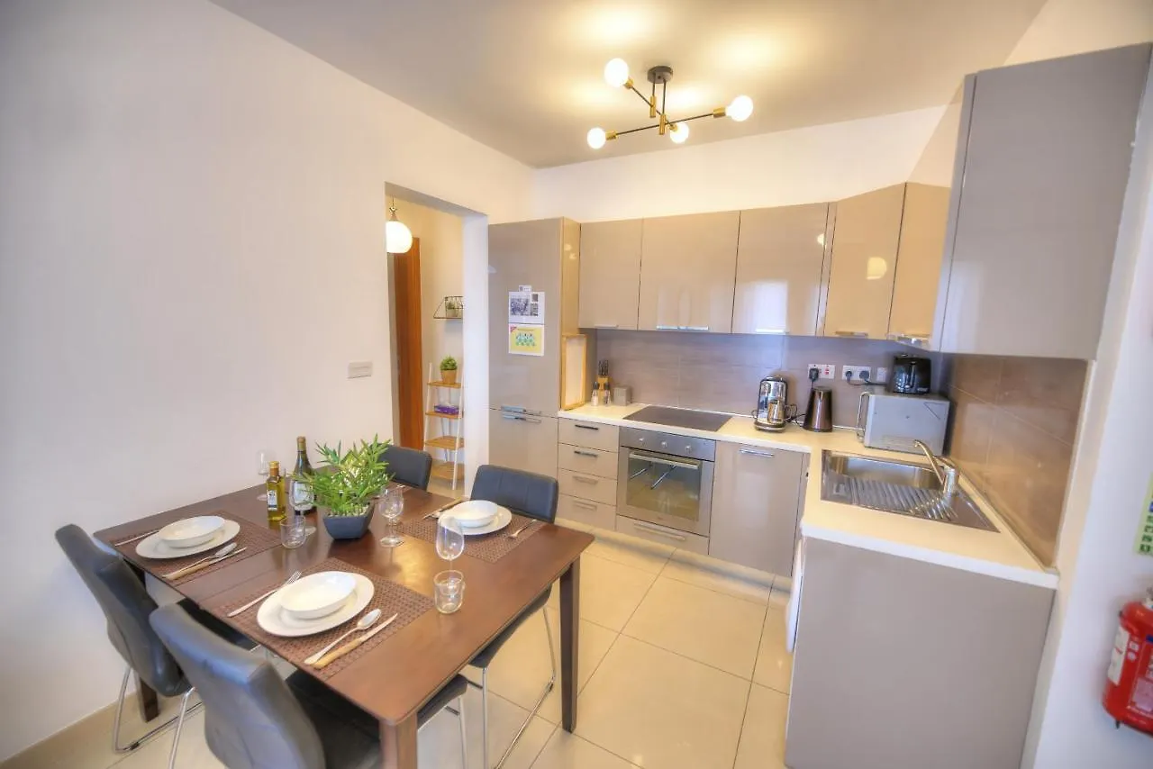 Centrally Located And Tastefully Furnished One Bedroom Apartment Ckni1-1 Gzira Malta